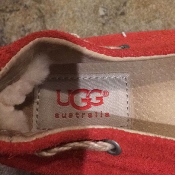 UGG Red Suede Leather Moccasin Slip-on Flat Loafers Girls Size 2 Espadrilles - Picture 2 of 12